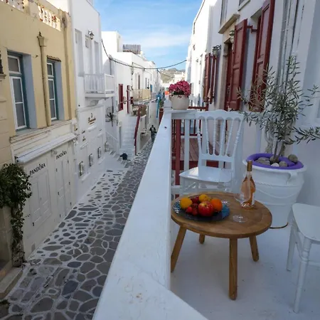 The Matogianni White With Terrace * Mykonos Town
